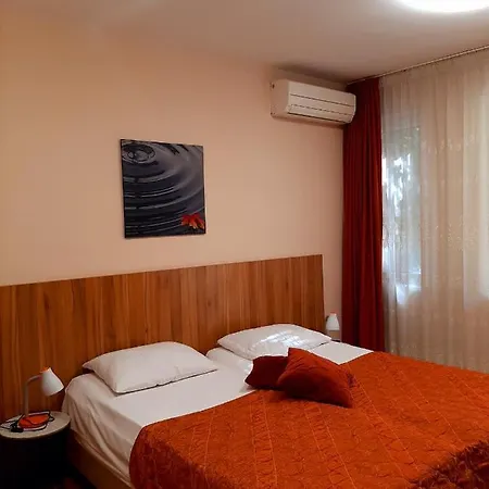 Private Valis וארנה