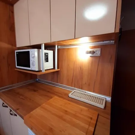 Private Valis 3* וארנה