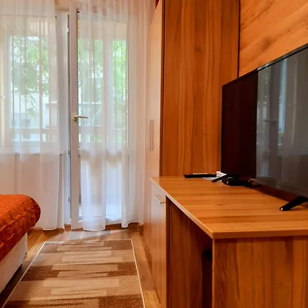 Private Valis וארנה