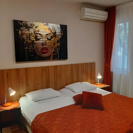 Private Valis 3* וארנה