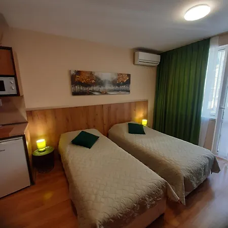 Private Valis וארנה