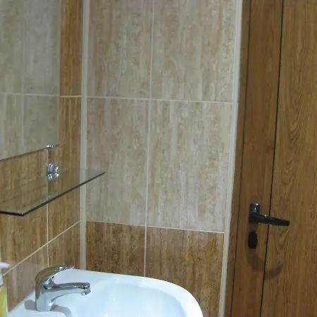 בית הארחה Private Valis וארנה