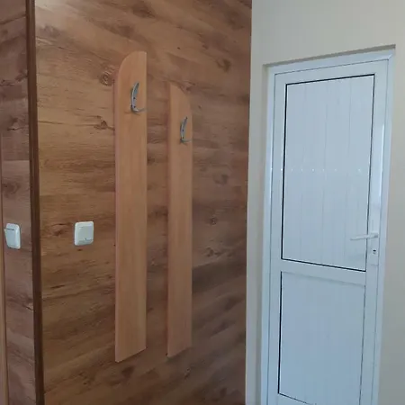 Private Valis 3* וארנה