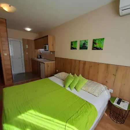 Private Valis 3* וארנה