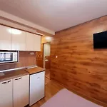 Guest house Private Valis 4*