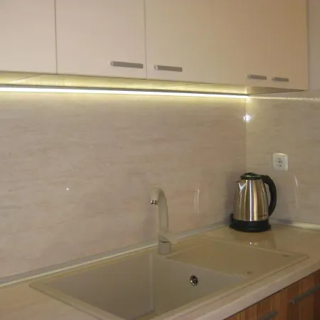 Private Valis 3* Warna