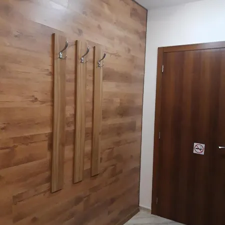 Private Valis 3* Warna